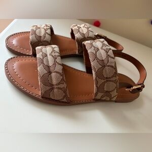 🤎 NWOT Coach hope sandals in signature textile jacquard 🤎